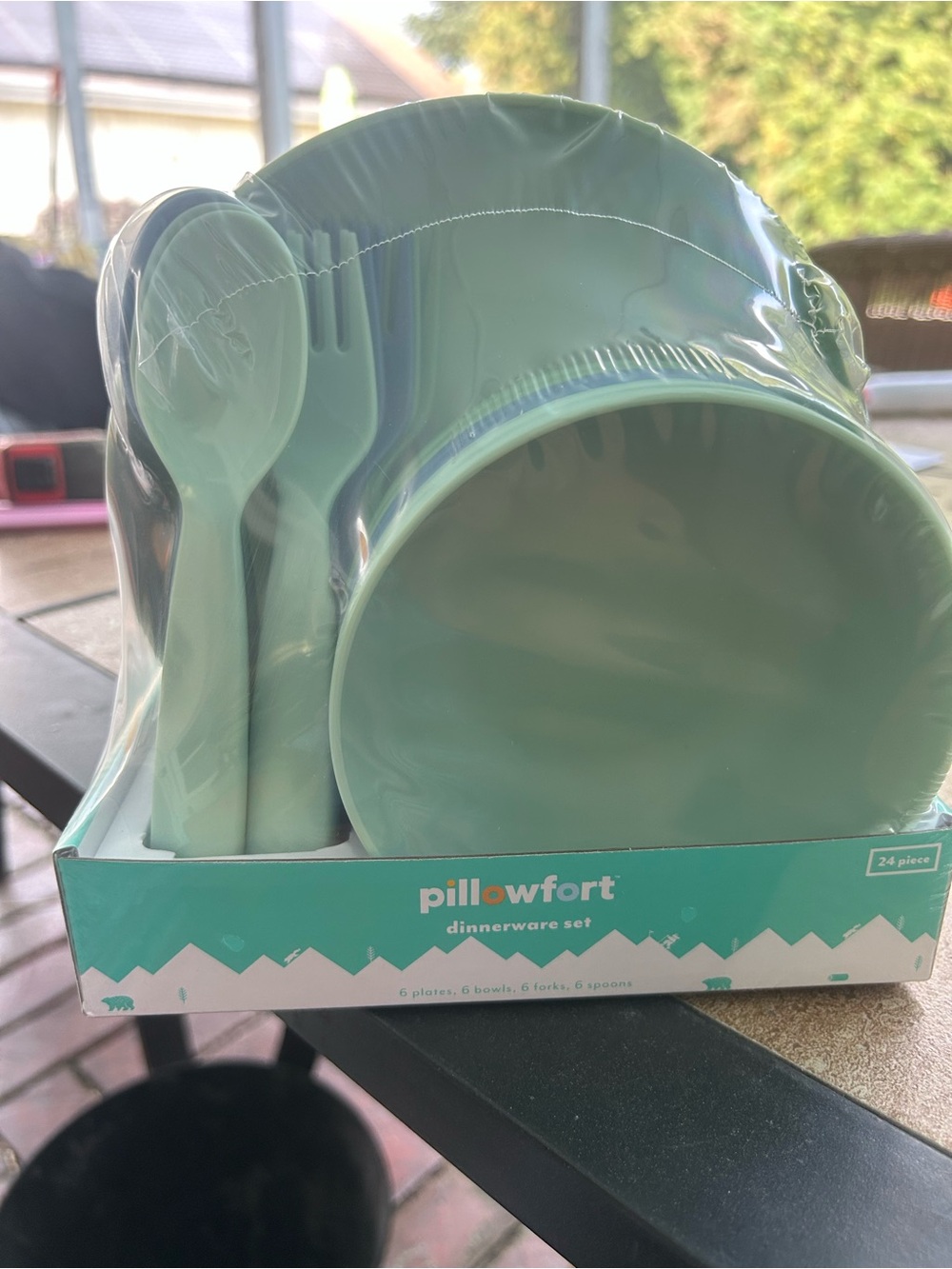 Pillowfort Mint Green Kids Dinnerware Set with Utensils